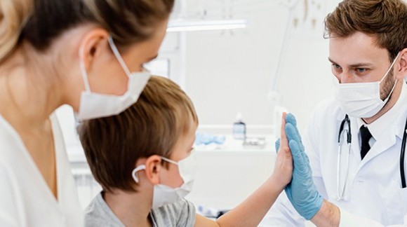 Odzież medyczna dla pediatrów: jak wybrać odpowiednią?